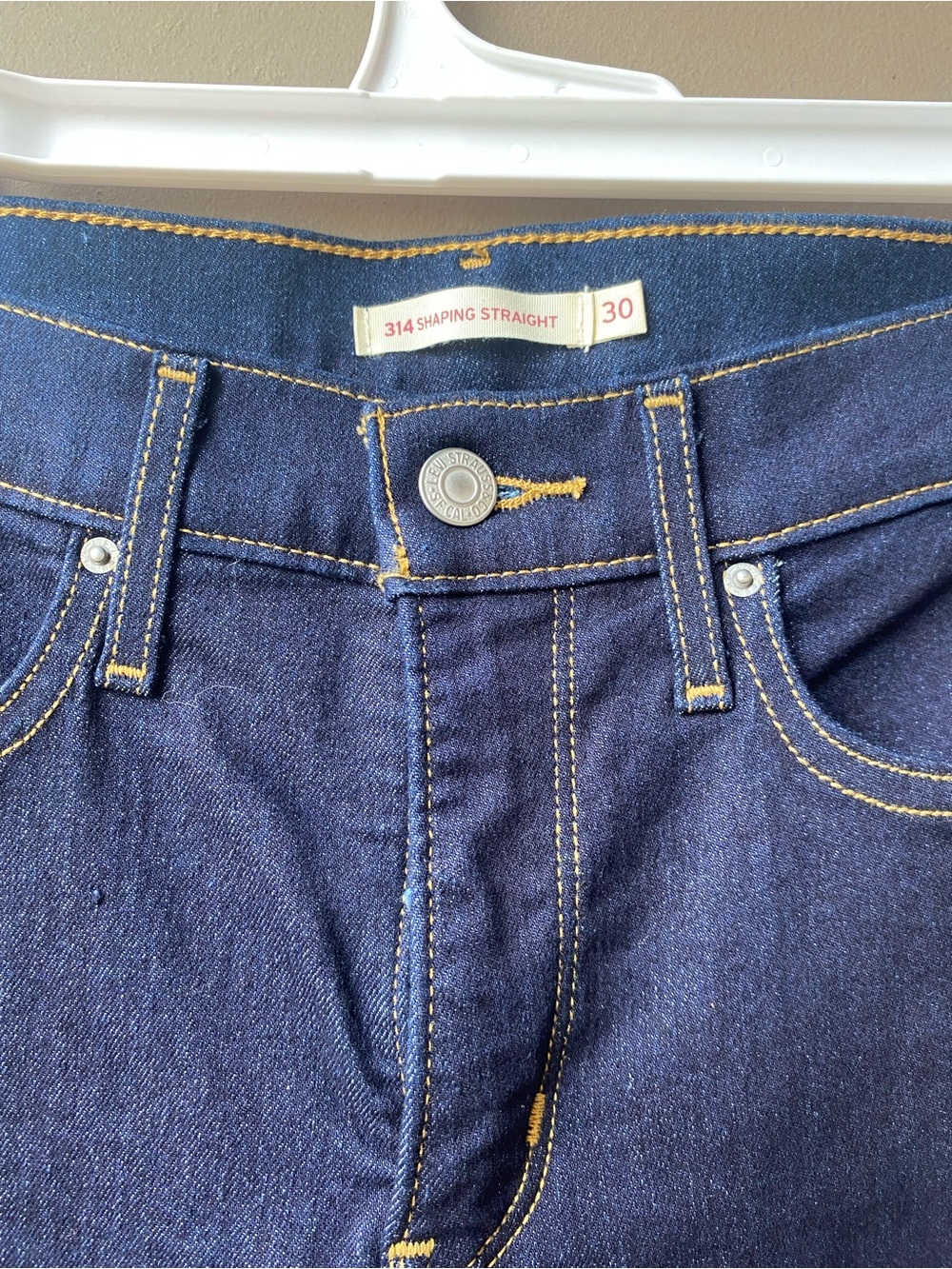 Levi's 314 Shaping Straight Jeans in Dark Blue with Contrast Stitching